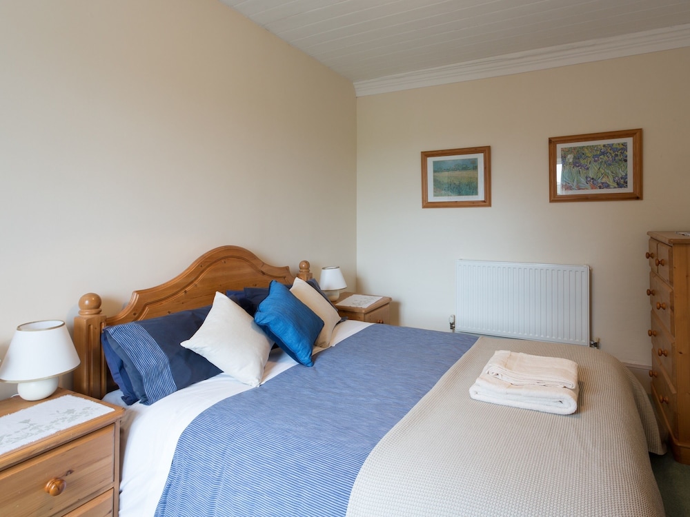 Marshwood Farm B&B And Shepherds Hut 6/33