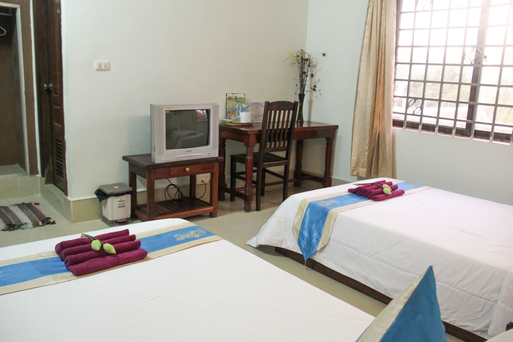 Tropical Breeze Guesthouse 15/45