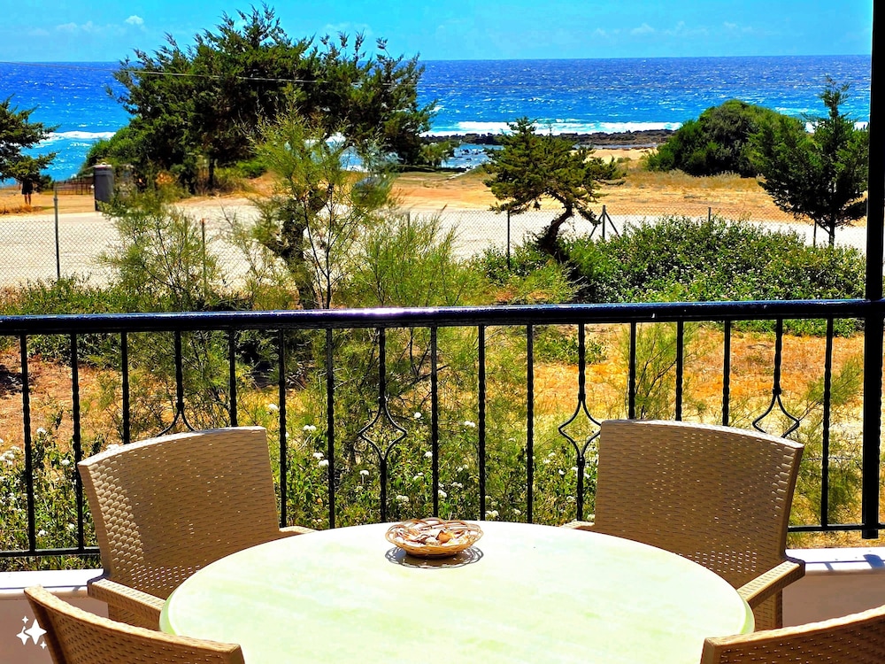 Romanos Beach Villas 26/49