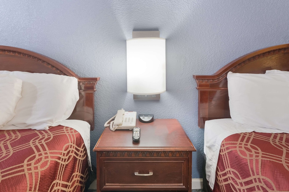 Econo Lodge Thomaston 21/35