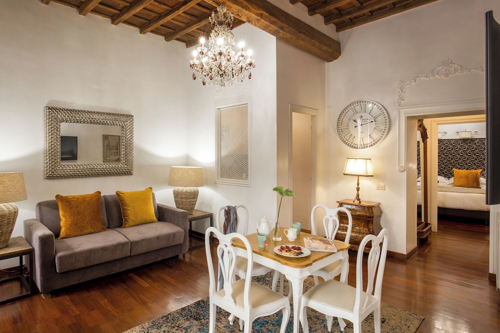 The Inn at the Spanish Steps 90/112
