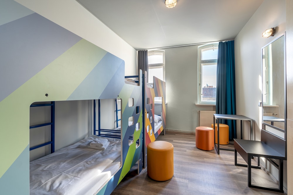 MIXED DORM, 4 BEDS