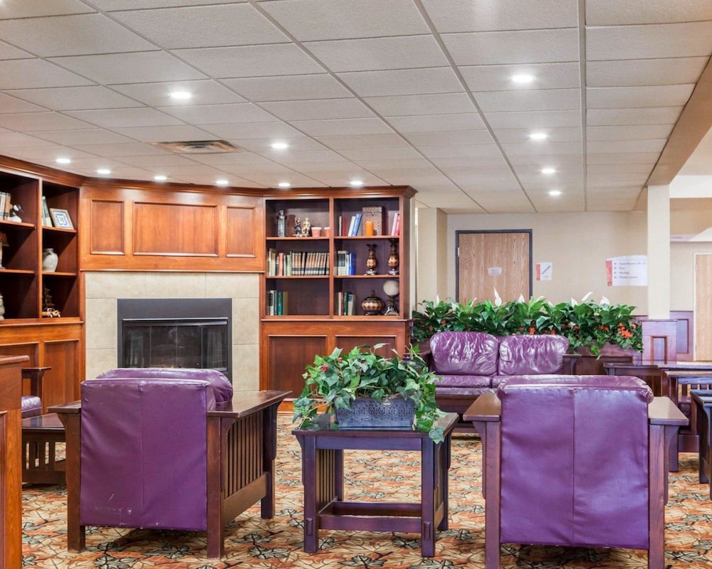 Quality Inn and Suites Ames Conference Center Near ISU Campus 34/48