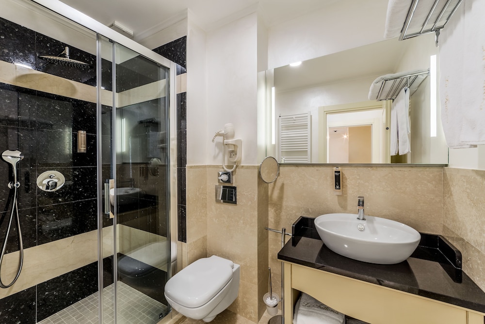 Old Town Boutique Hotel 50/50