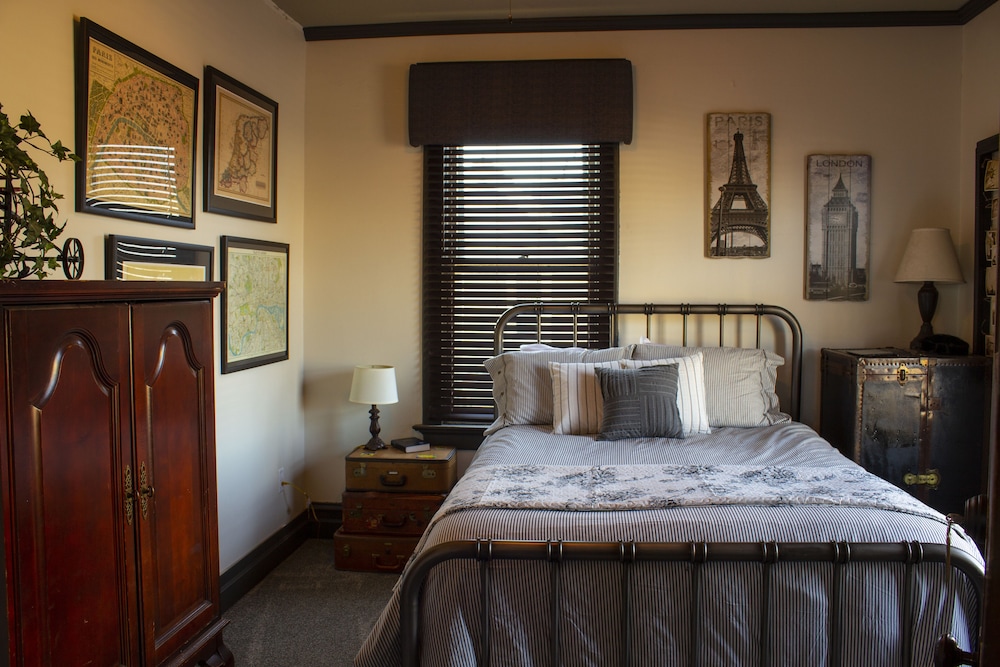 The Katherine Holle House 10/48