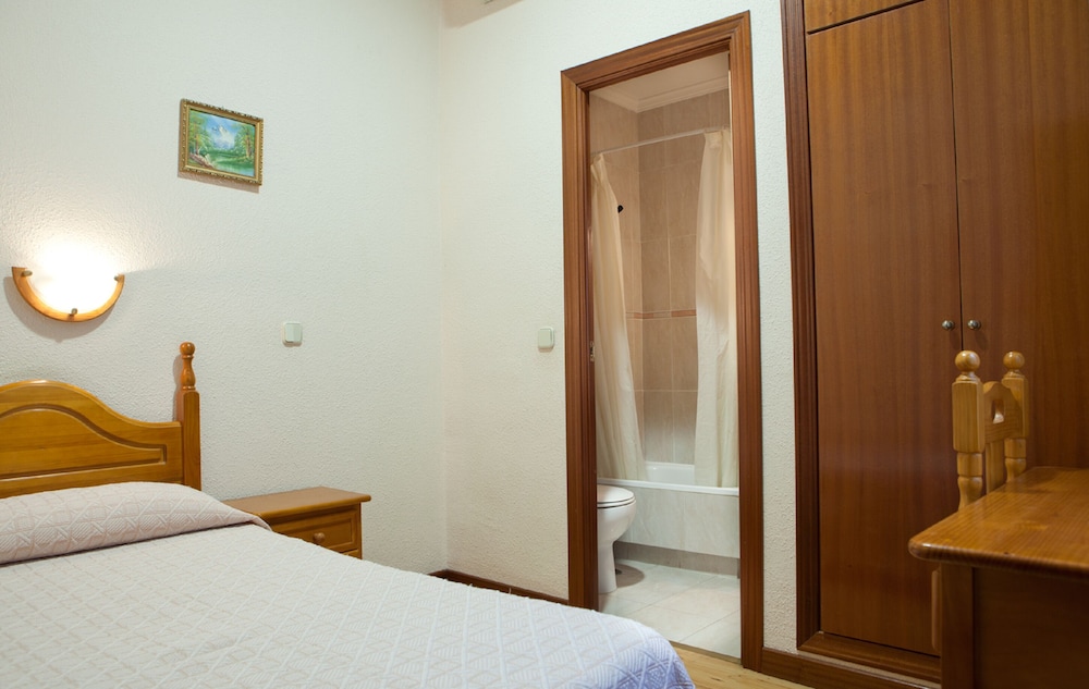 ROOM, SINGLE, SINGLE BED