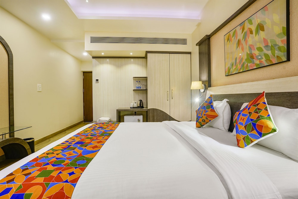 Prestige Hotel 34/50