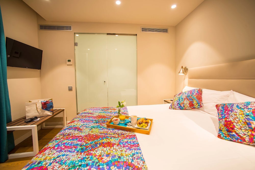 Arya Stadium Hotel 12/68