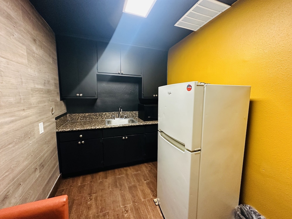 Casa Blanca Inn & Suites 41/67