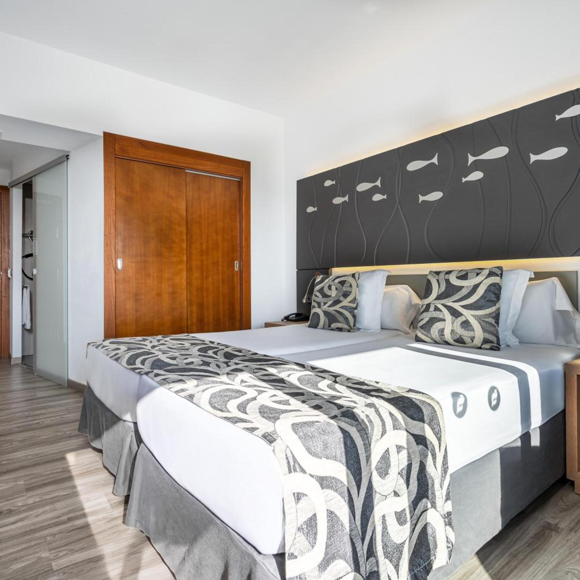 Room, Double or Twin Bed, Street View