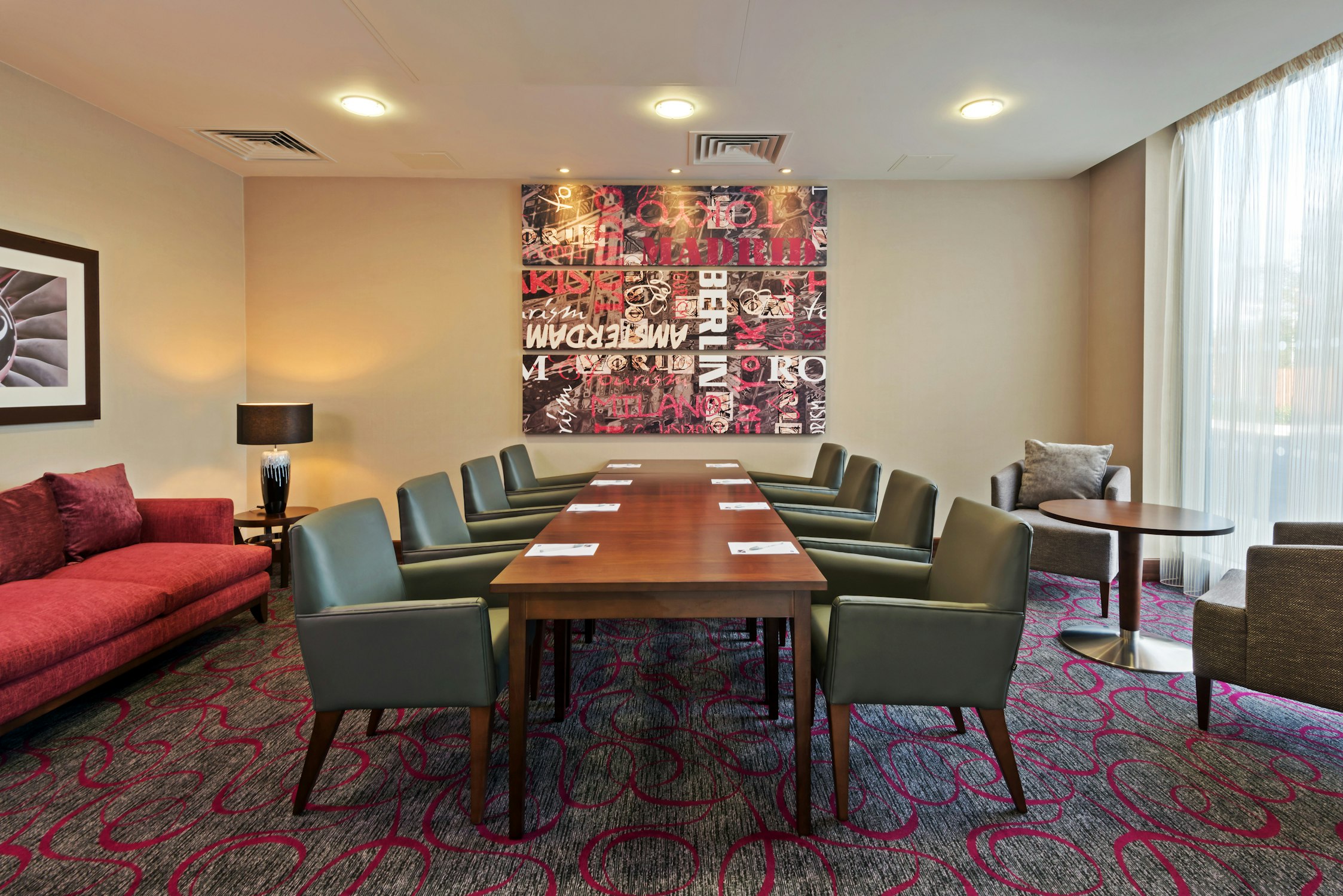 HAMPTON BY HILTON LONDON LUTON AIRPORT 26/50