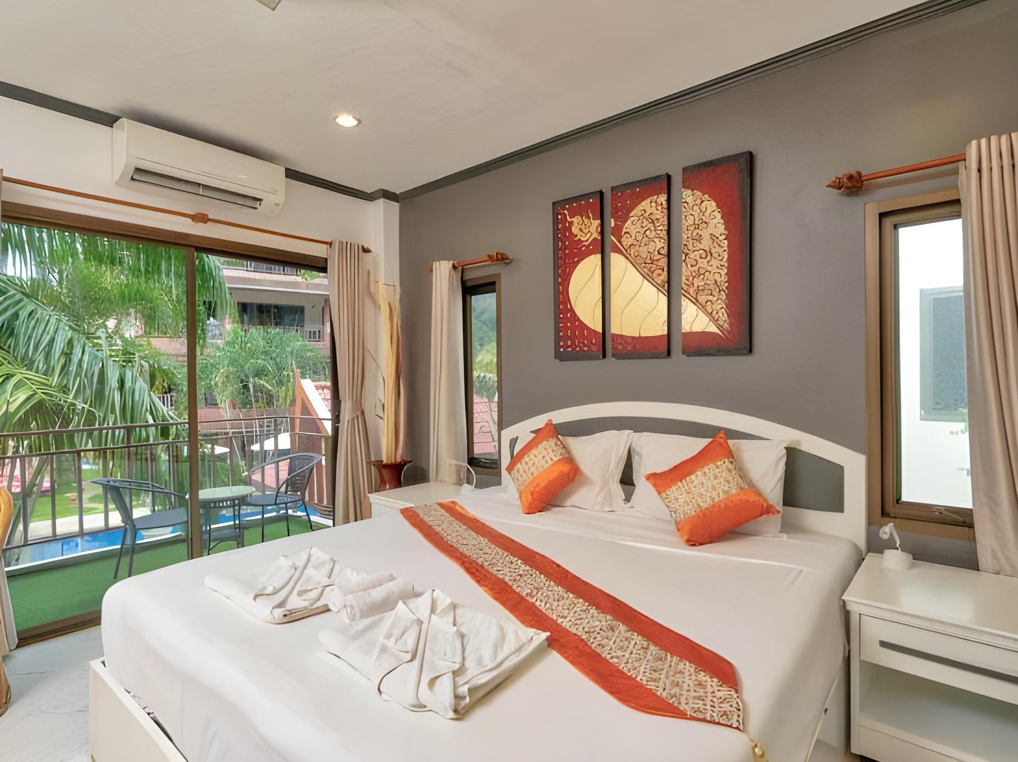 Superior, Pool View, Balcony