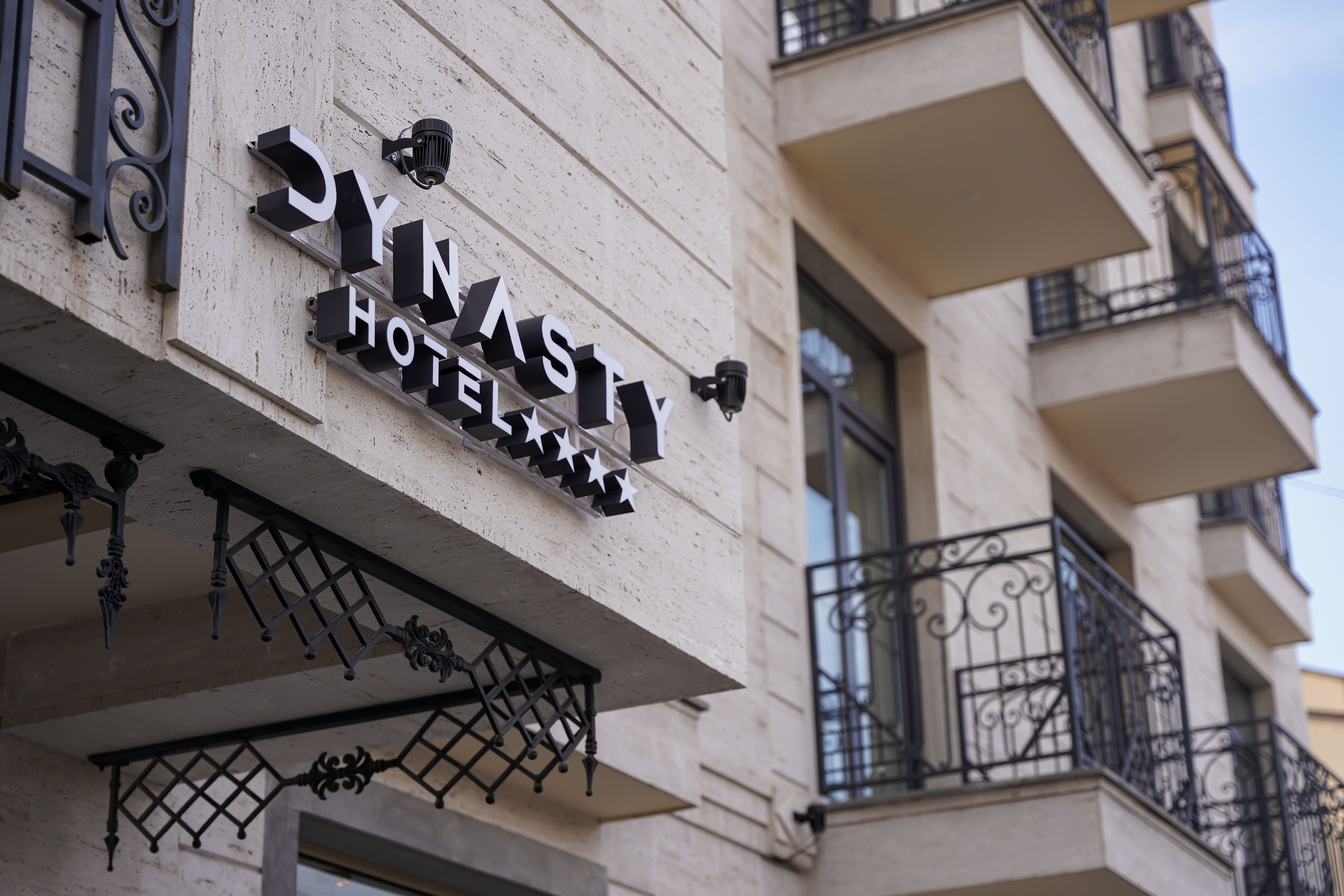 Dynasty Hotel 7/28