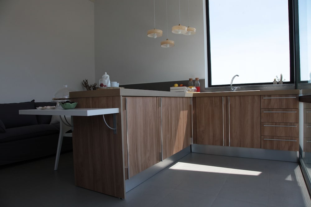 Tale Restaurant & Suite 11/75