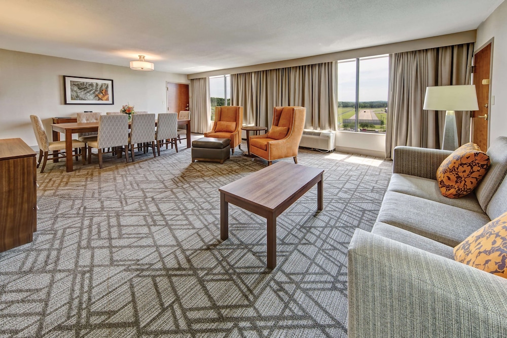 Hilton Knoxville Airport 34/81
