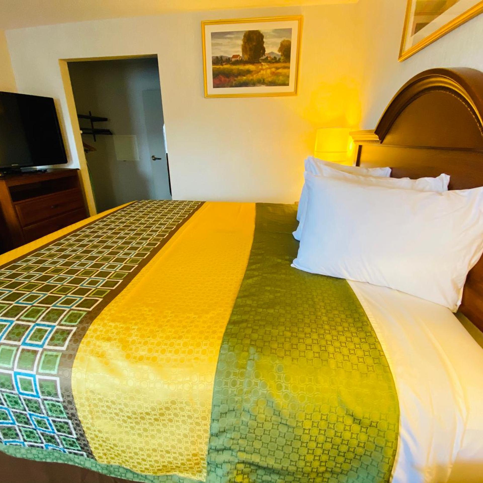Harrisonville Inn & Suites 20/29