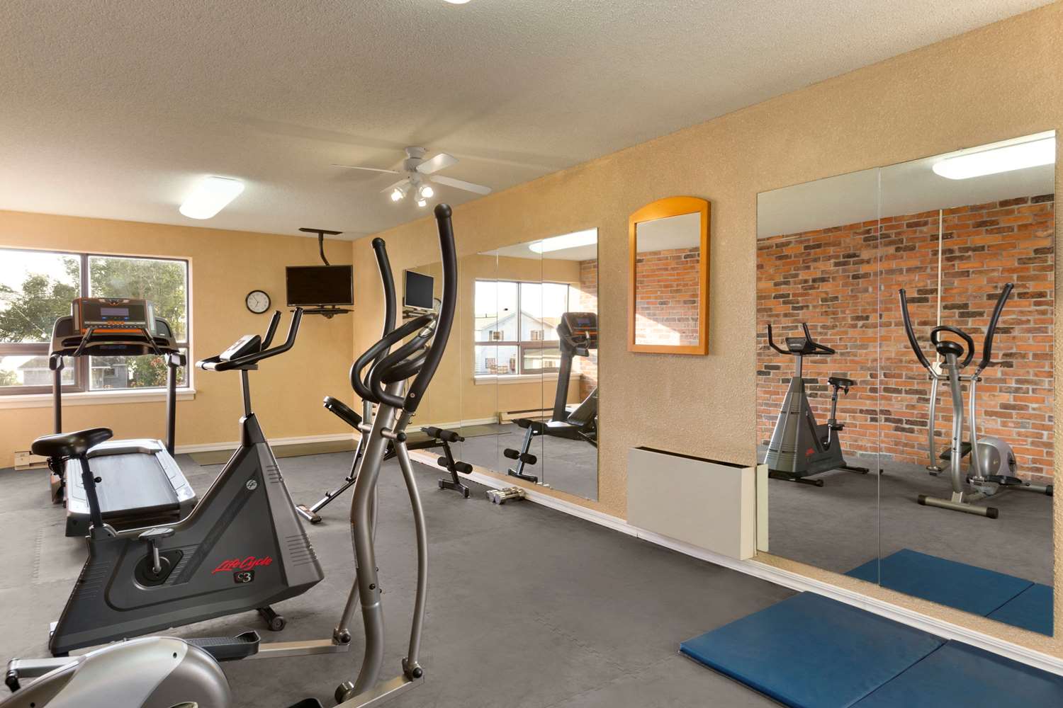 Travelodge by Wyndham North Bay 6/9