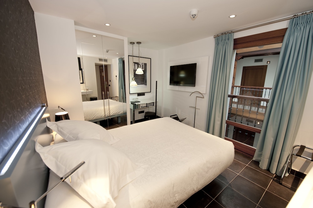 STANDARD, DOUBLE BED