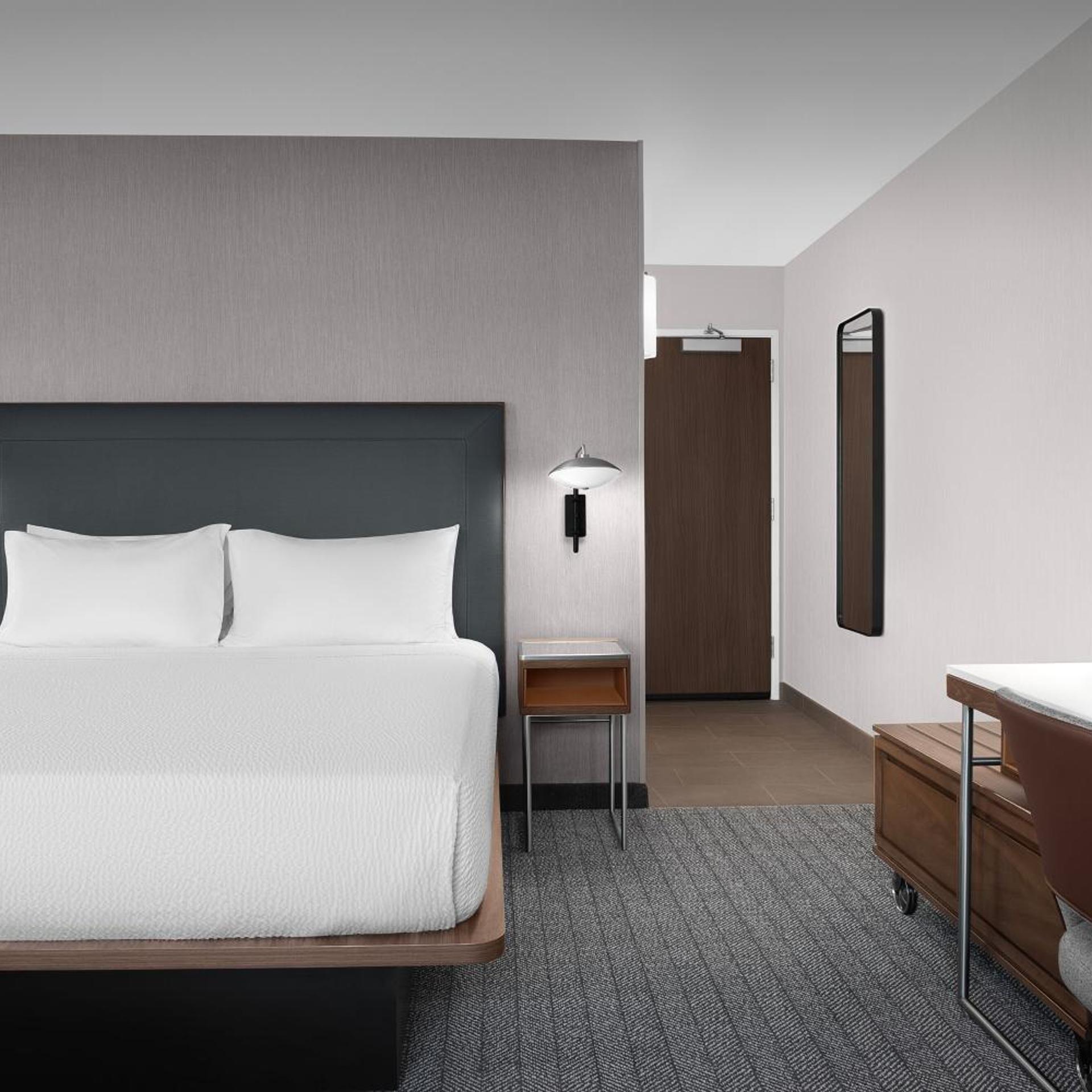 Room, King Bed, Bathtub, Accessible