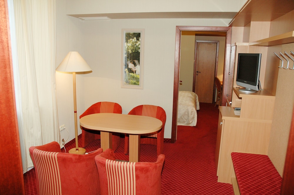 Benczur Hotel 29/42