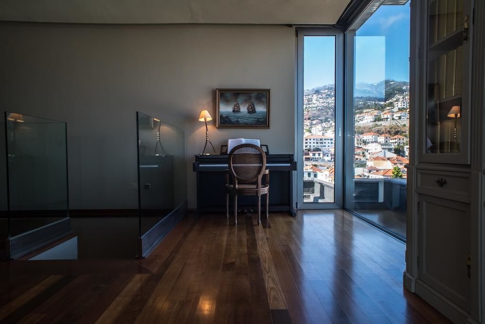 Arts In Penthouse Apartments Til Sol 18/30