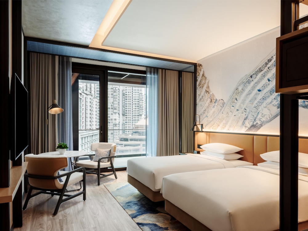 غرفة بسريرين منفصلين بشرفة، Hyatt Centric City Centre Kuala Lumpur 2/2