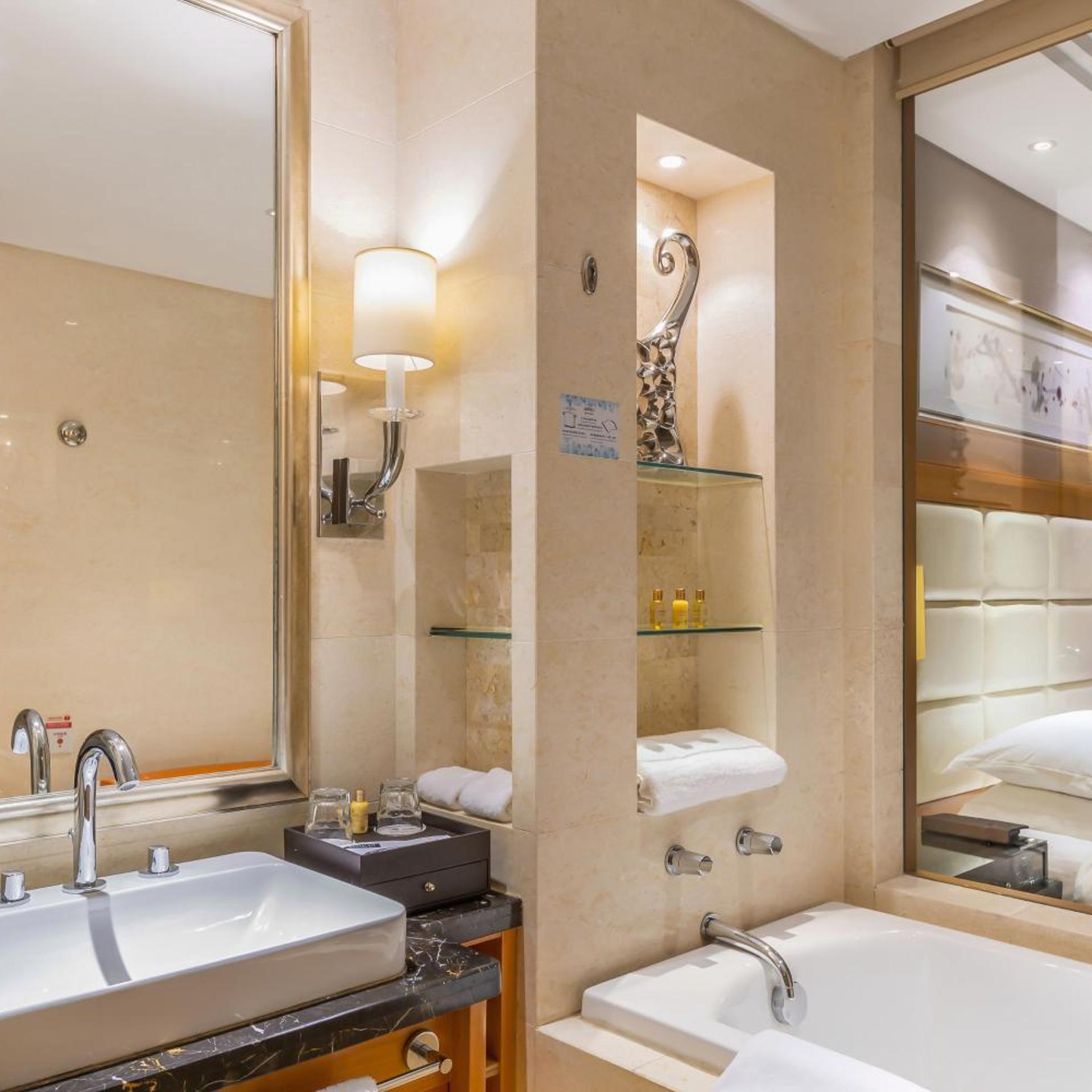 Wyndham Xinyang Downtown 53/59
