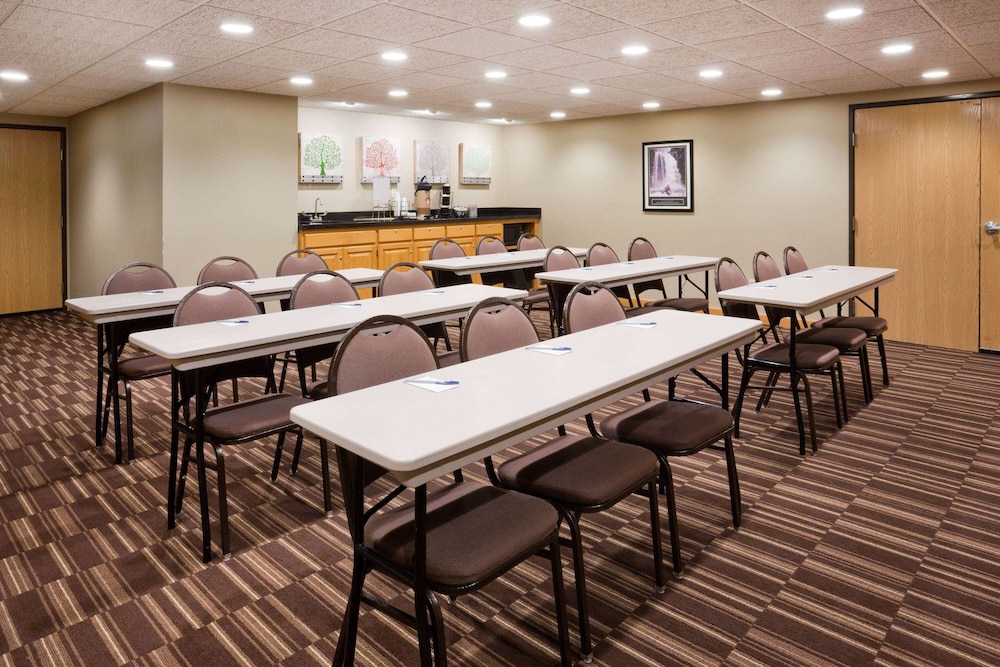 Americinn By Wyndham Sartell 30/32
