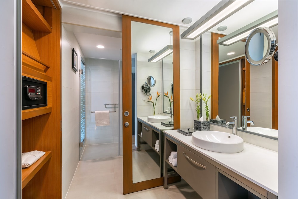 Vivanta Ahmedabad Sg Highway 15/47