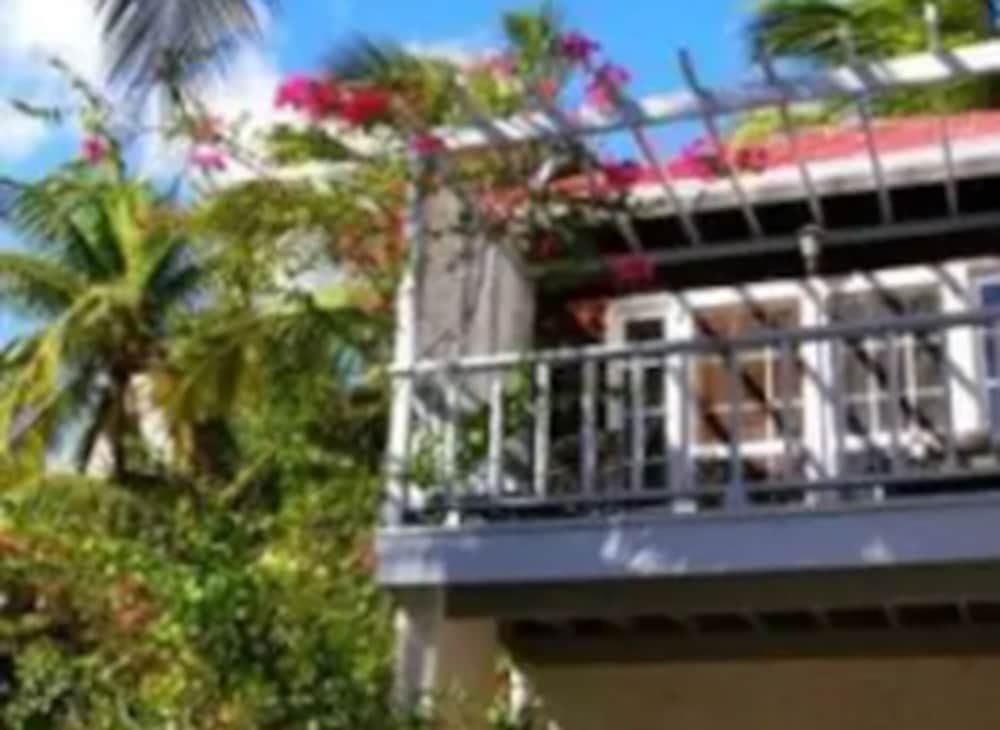 Fort Recovery Beachfront Villa & Suites Hotel 3/49