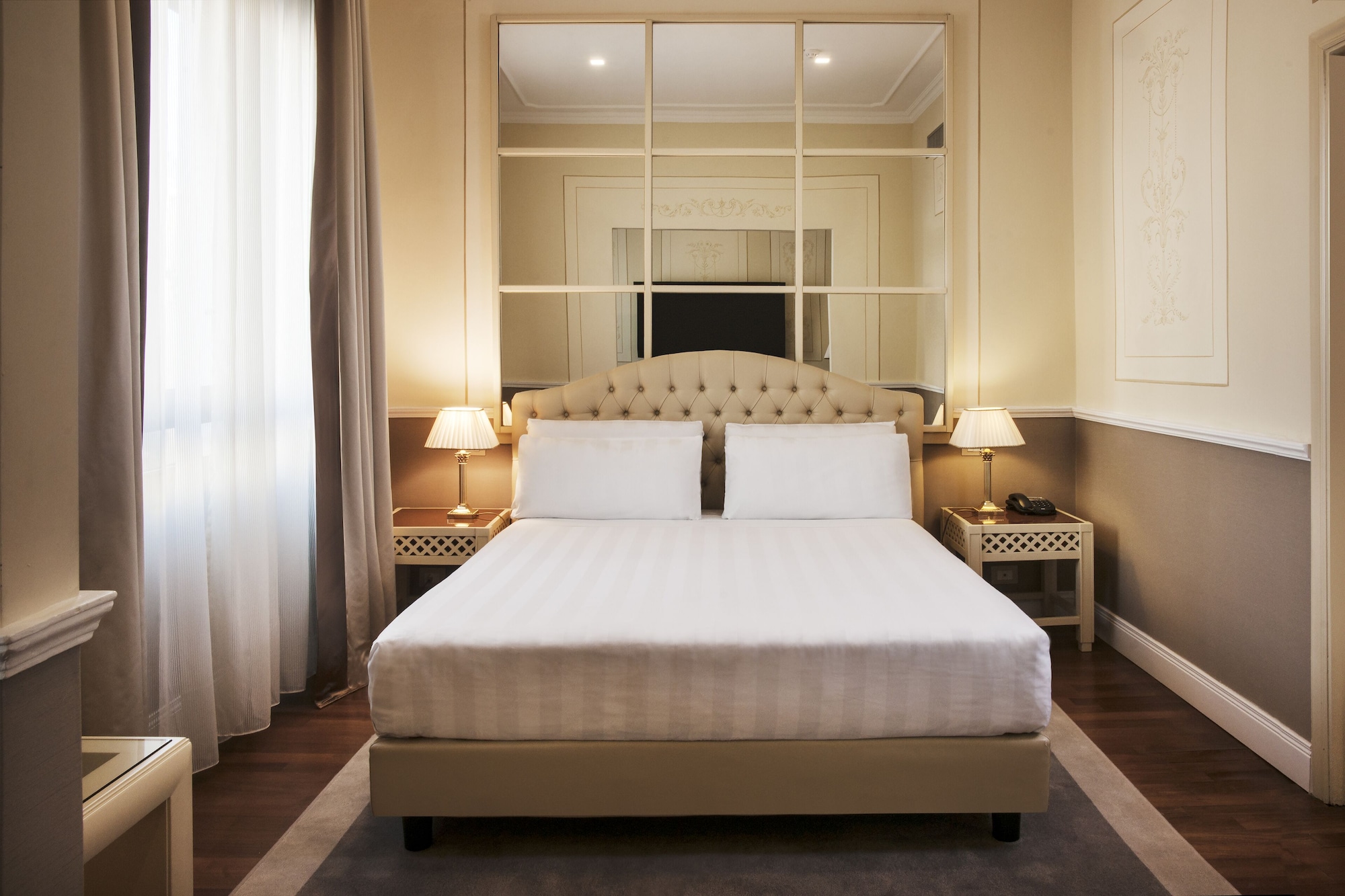 Junior Suite, Queen Bed, Radisson Blu Ghr Hotel Rome 2/7