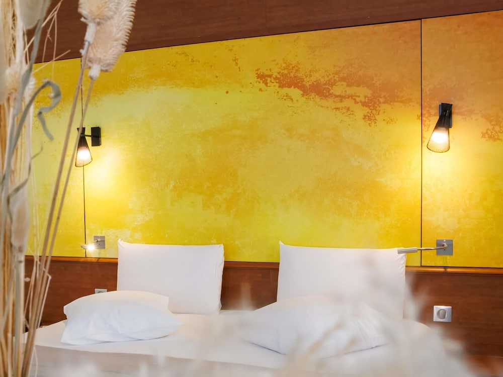 Suite, King Bed, Cathedral View, Sofa