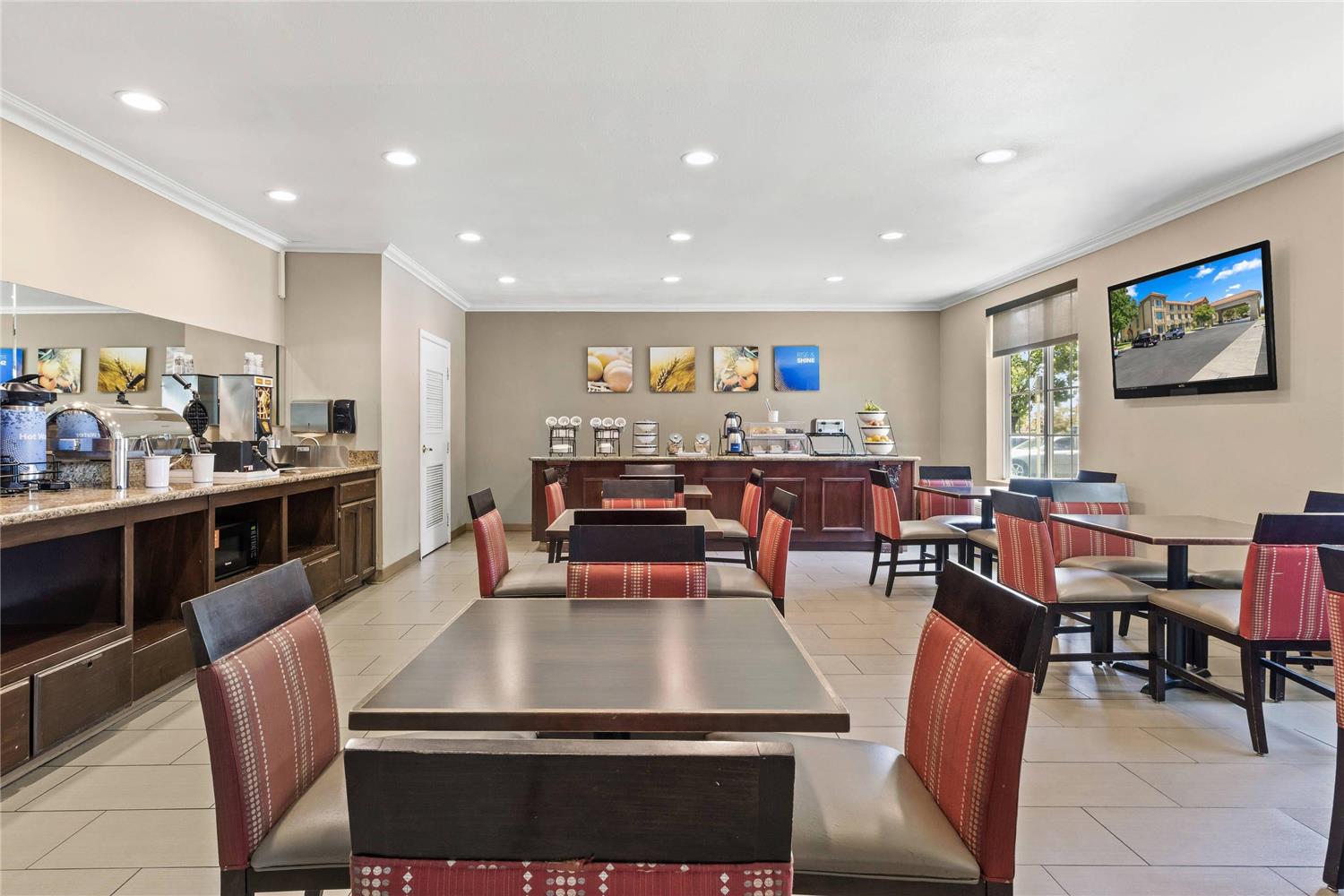 Comfort Inn & Suites Lancaster Antelope Valley 34/40