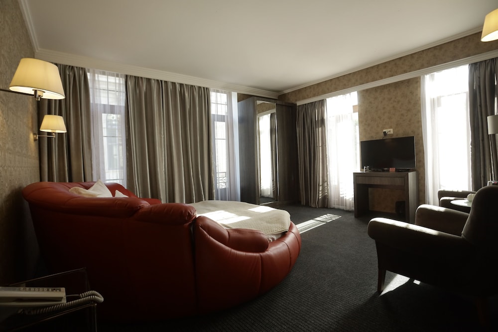 Redline Hotel 26/71