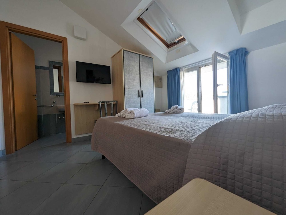 COMFORT, DOUBLE BED, SEA VIEW
