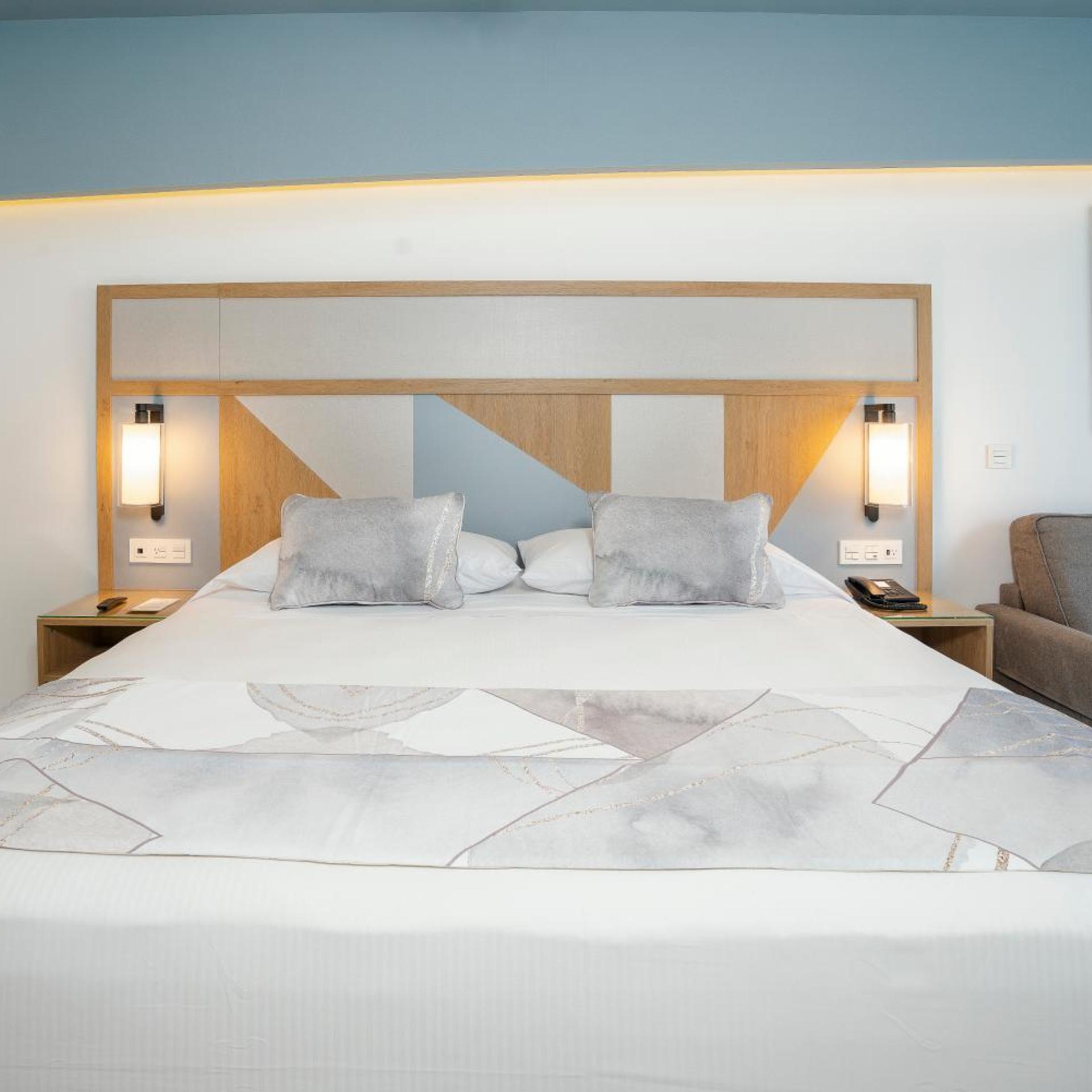 Deluxe, Double Bed