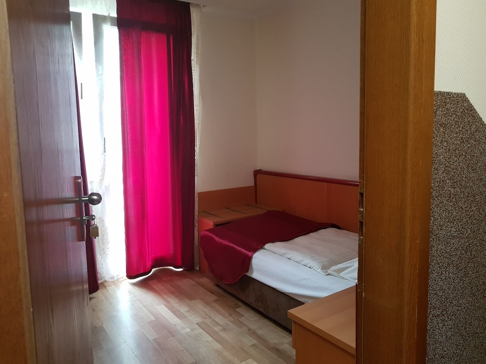 Cara Vita Hotel 12/62