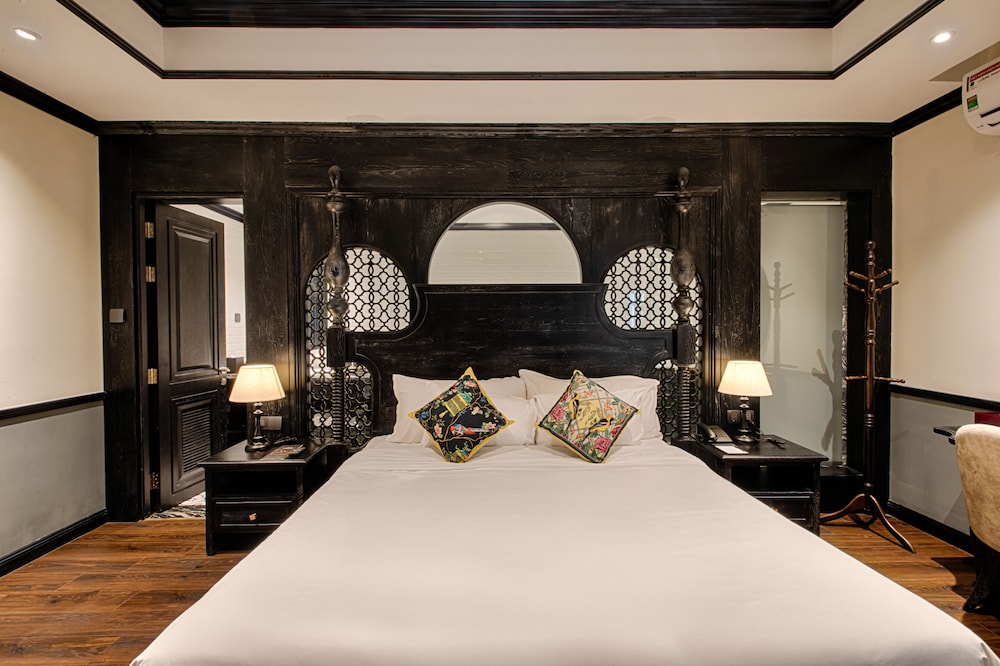 Monarque Hotel 17/50