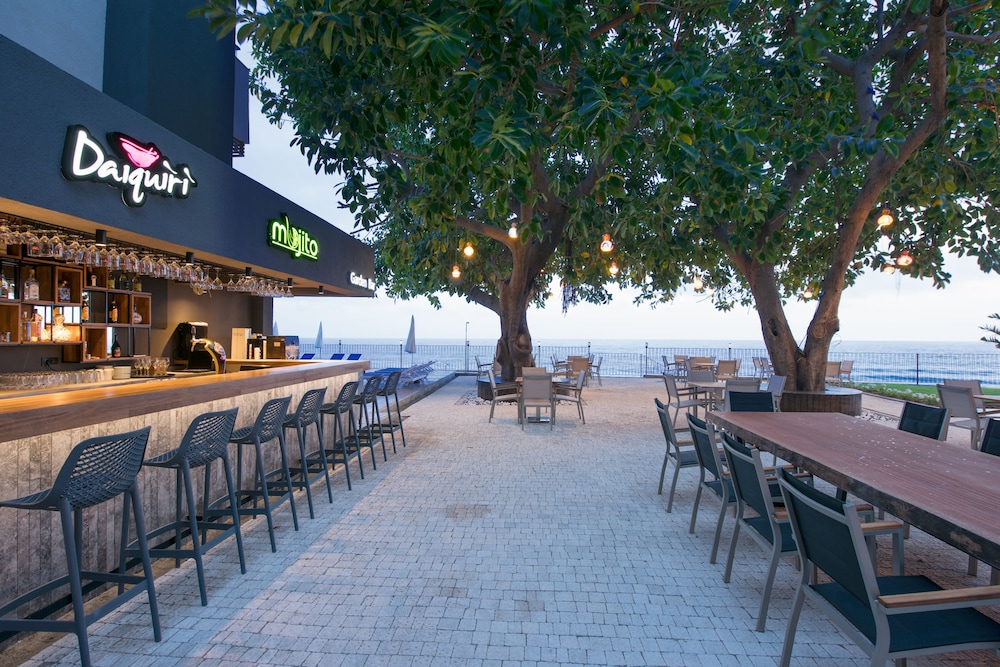 Floria Beach Hotel 8/21