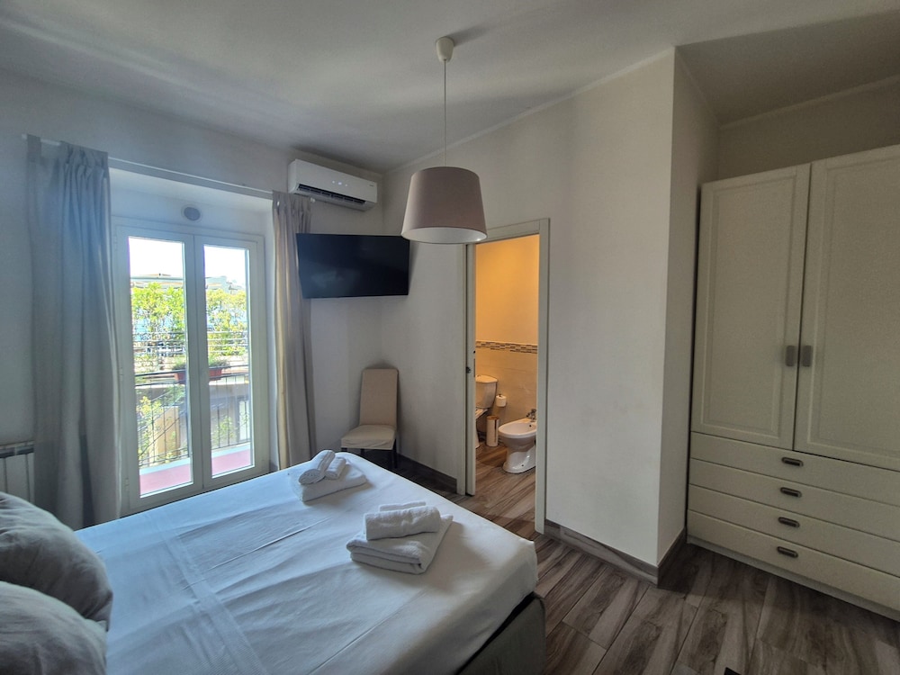 ROOM, DOUBLE BED, BALCONY