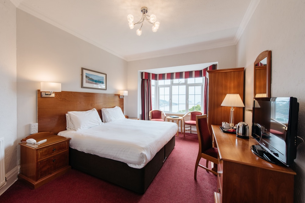 ROOM, DOUBLE OR TWIN BED