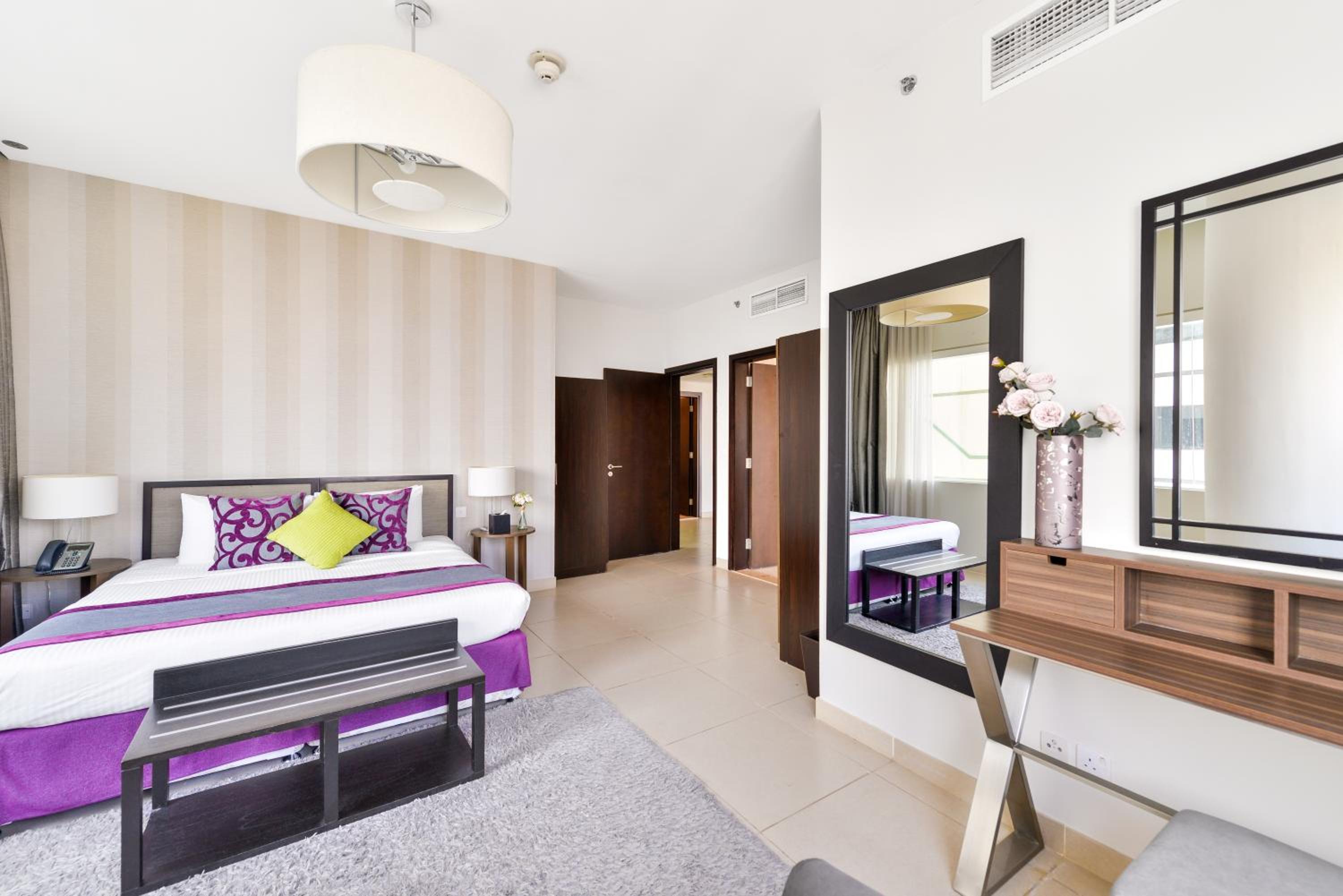 Deluxe One Bedroom Apartment
