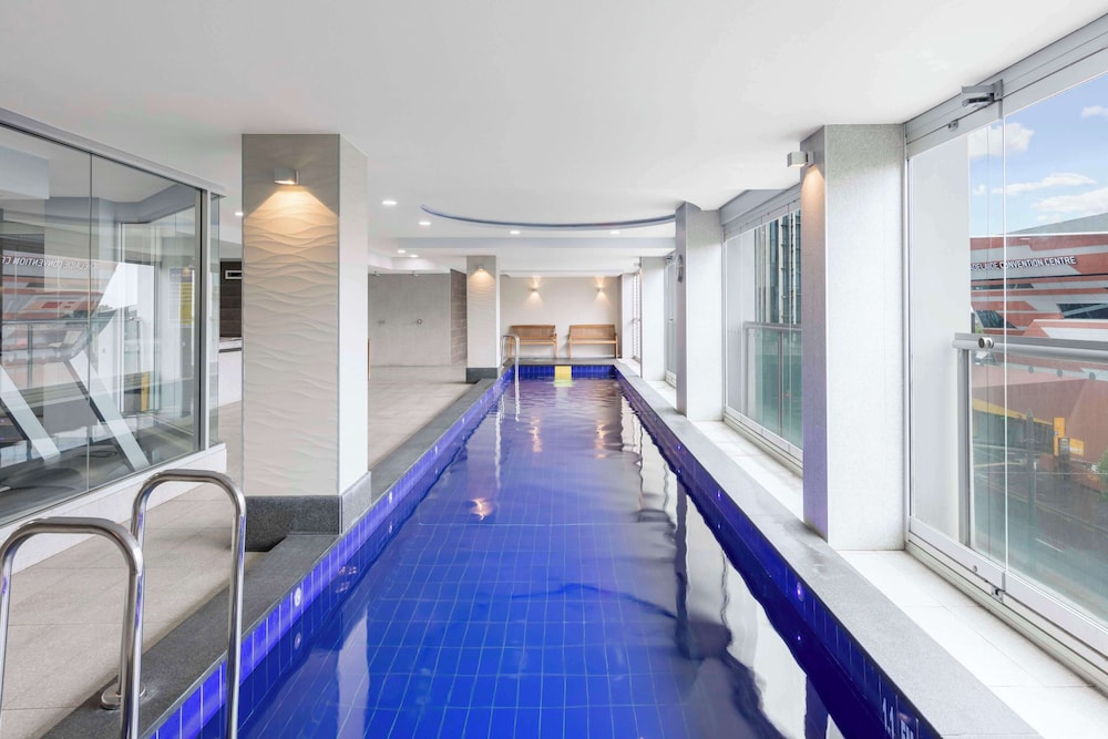 Oaks Embassy Adelaide Suites 32/64