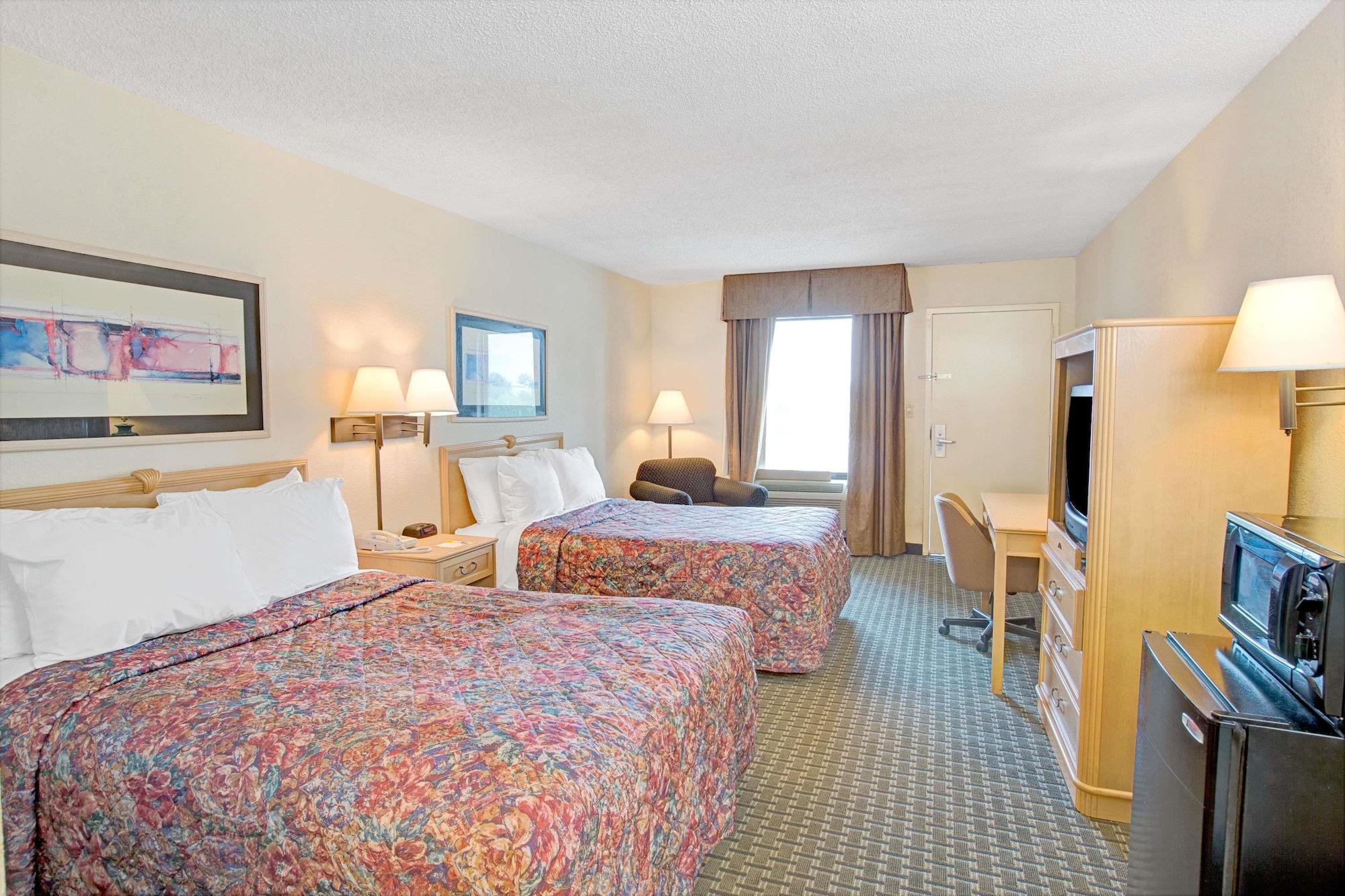 غرفة بسريرين مزدوجين لذوي الإعاقة، Days Inn by Wyndham Mooresville Lake Norman 5/8