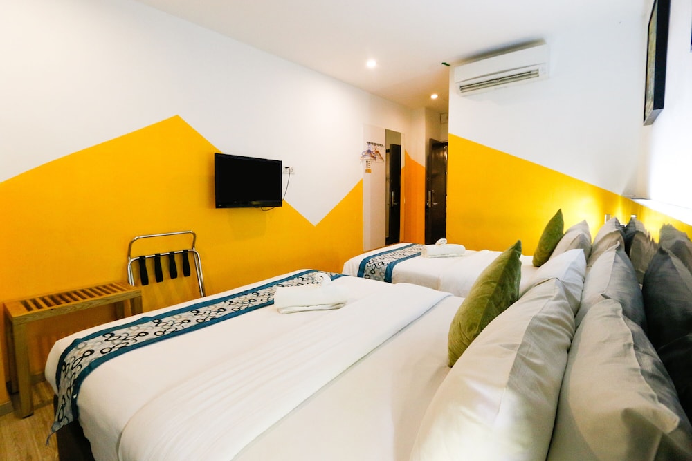 جناح ديلوكس بسرير كوين وسرير فردي، Swing & Pillows at Golden Roof Hotel Ampang, Ipoh 5/9