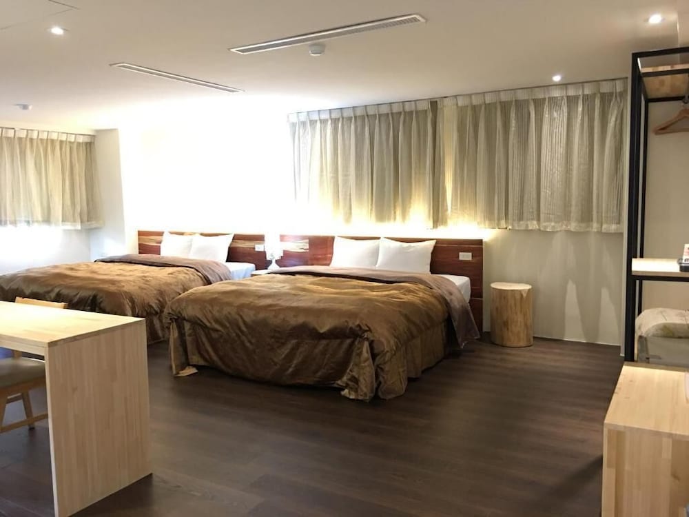 River Hotel 6/45
