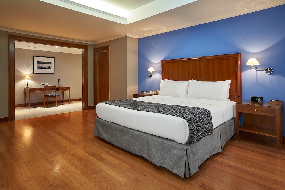 1 Bedroom, Junior Suite, King Bed, Premium Floor