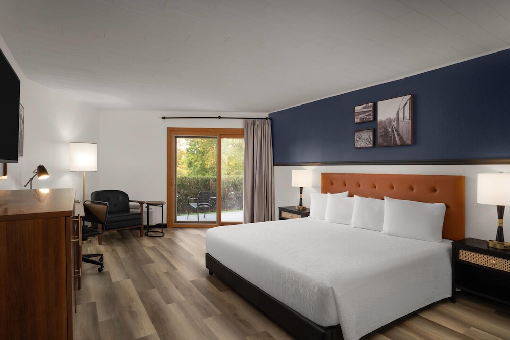 Hotel Vervana, Trademark Collection by Wyndham 30/66