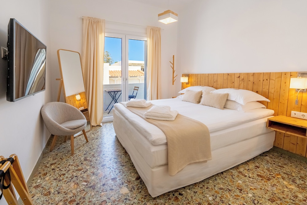 White Rock Milos Suites 18/55