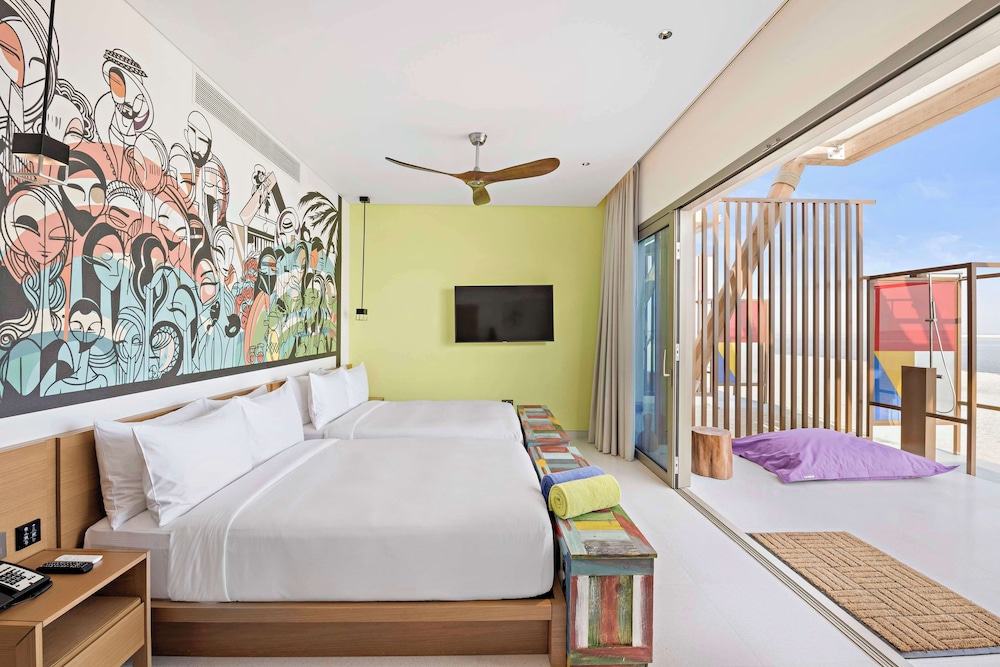 BEACH, TWIN BEDS, SEA VIEW